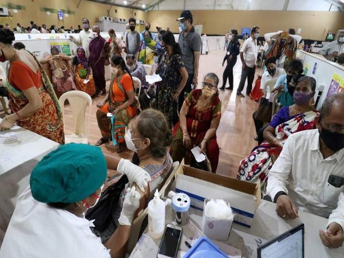 Veterans for the second dose, confusion at the district government hospital | दुसऱ्या डोससाठी ज्येष्ठांची वणवण, जिल्हा शासकीय रुग्णालयात गोंधळ