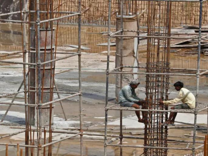 A laborer died after falling from a three-storey building in latur | तीन मजली इमारतीवरून पडून एका बांधकाम मजुराचा मृत्यू ! A laborer died after falling from a three-storey building in latur | तीन मजली इमारतीवरून पडून एका बांधकाम मजुराचा मृत्यू !