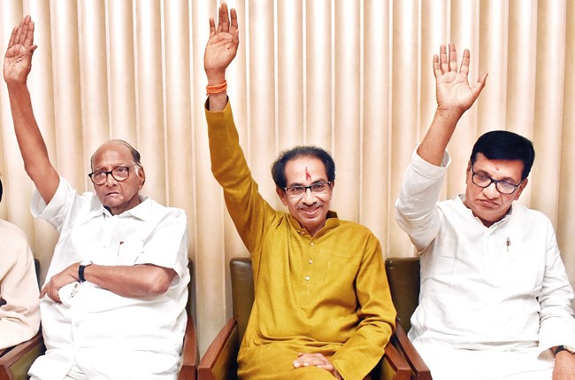 Mahavikas Aghadi wins 20 out of 21 seats in Jalgaon District Bank | जळगाव जिल्हा बँकेत महाविकास आघाडीला २१ पैकी २० जागांवर विजय