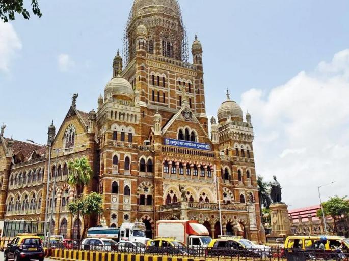 15 crores to fill potholes; Big expenditure of municipal corporation in Shiv Sena's stronghold | १५ कोटींनी खड्डे भरणार; शिवसेनेच्या बालेकिल्ल्यात महापालिकेचा भलामोठा खर्च 15 crores to fill potholes; Big expenditure of municipal corporation in Shiv Sena's stronghold | १५ कोटींनी खड्डे भरणार; शिवसेनेच्या बालेकिल्ल्यात महापालिकेचा भलामोठा खर्च