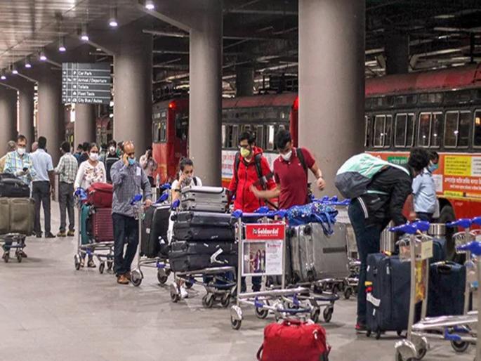 35 thousand in two minutes, otherwise 5 thousand will increase every minute, officer to passenger in airport | दोन मिनिटांत ३५ हजार दे, नाहीतर दर मिनिटाला ५ हजार वाढतील 35 thousand in two minutes, otherwise 5 thousand will increase every minute, officer to passenger in airport | दोन मिनिटांत ३५ हजार दे, नाहीतर दर मिनिटाला ५ हजार वाढतील