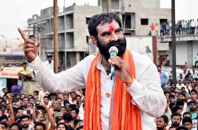 ... then the car will blow up by throwing petrol, the MLA Santosh Bangar who broke the FD of 90 lakhs got angry | ... तर पेट्रोल टाकून गाडी फुकून देईल, 90 लाखांची एफडी मोडणारे आमदार बांगर भडकले