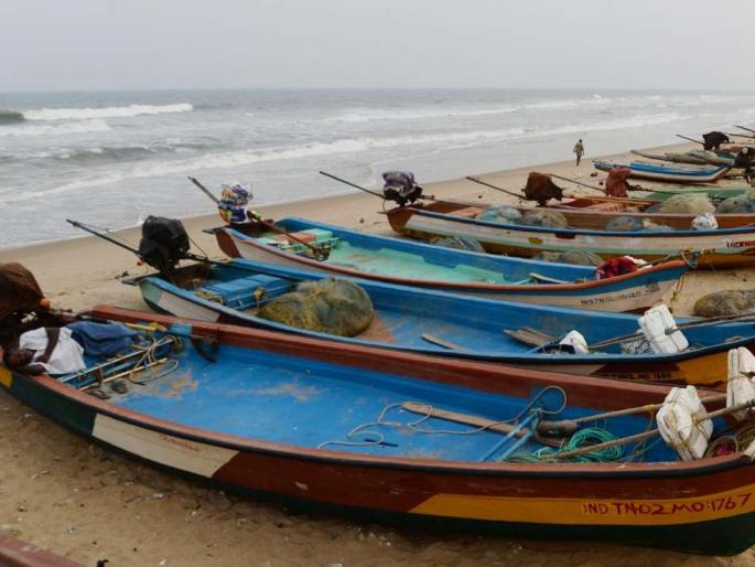 Over 7,000 fishing boats in the state were attacked | राज्यातील सात हजार मच्छीमार बोटींवर गंडांतर Over 7,000 fishing boats in the state were attacked | राज्यातील सात हजार मच्छीमार बोटींवर गंडांतर