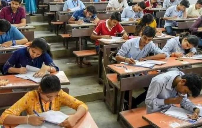 Candidates will go to court to take the exam through MPSC | एमपीएससीद्वारे परीक्षा घेण्यासाठी परीक्षार्थी जाणार न्यायालयात Candidates will go to court to take the exam through MPSC | एमपीएससीद्वारे परीक्षा घेण्यासाठी परीक्षार्थी जाणार न्यायालयात