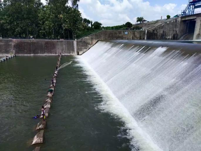 Maharashtra is leading in the country in water conservation scheme | जलसंवर्धन योजनेत महाराष्ट्र देशात आघाडीवर Maharashtra is leading in the country in water conservation scheme | जलसंवर्धन योजनेत महाराष्ट्र देशात आघाडीवर