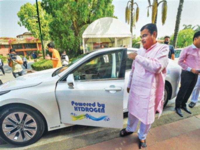 There will be cars running on hydrogen instead of petrol, Nitin Gadkari | हायड्रोजन कारने गडकरी संसदेत; पेट्रोल, डिझेल आयात कमी करणार There will be cars running on hydrogen instead of petrol, Nitin Gadkari | हायड्रोजन कारने गडकरी संसदेत; पेट्रोल, डिझेल आयात कमी करणार