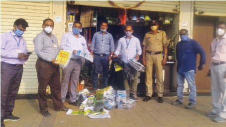 Seized plastic stocks from shopkeepers | दुकानदारांकडून प्लास्टिक साठा जप्त Seized plastic stocks from shopkeepers | दुकानदारांकडून प्लास्टिक साठा जप्त