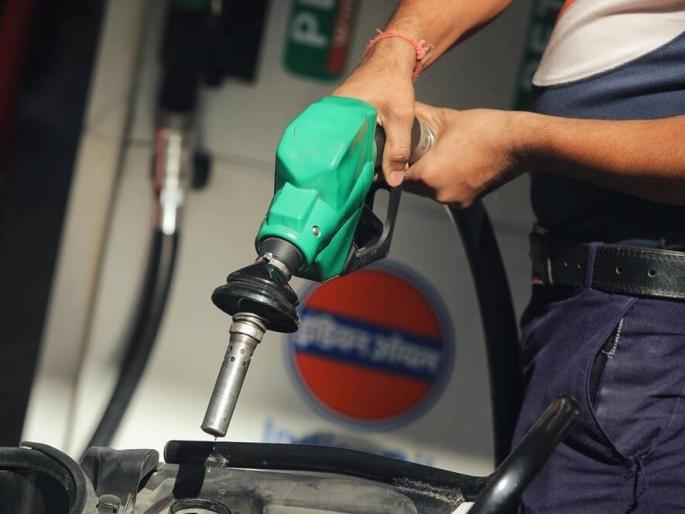 Petrol-diesel prices go up by Rs 4 a week, Rs 115 in Mumbai | पेट्रोल-डिझेल आठवड्यात 4 रुपयांनी महागले, मुंबईत 115 रुपये Petrol-diesel prices go up by Rs 4 a week, Rs 115 in Mumbai | पेट्रोल-डिझेल आठवड्यात 4 रुपयांनी महागले, मुंबईत 115 रुपये