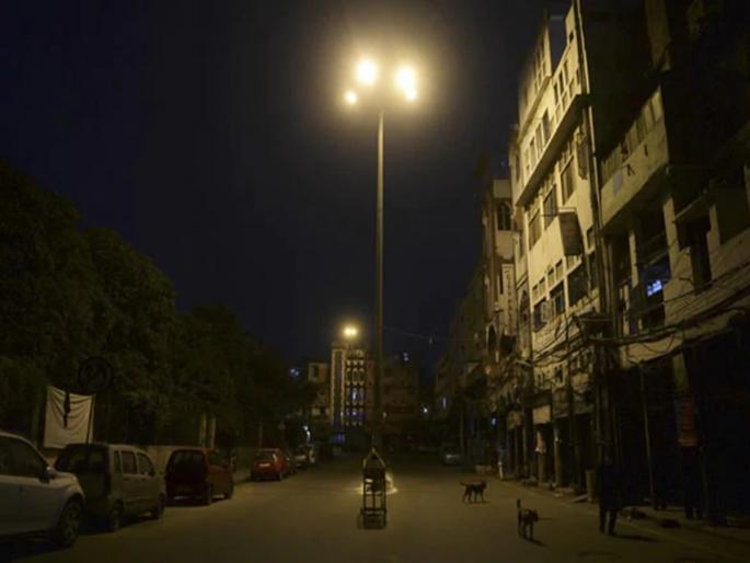 Lakhs of Punekars in darkness all night for electricity; Storms hit power supply again | लाखो पुणेकर रात्रभर अंधारात; वादळी पावसाचा वीज पुरवठ्याला पुन्हा तडाखा Lakhs of Punekars in darkness all night for electricity; Storms hit power supply again | लाखो पुणेकर रात्रभर अंधारात; वादळी पावसाचा वीज पुरवठ्याला पुन्हा तडाखा