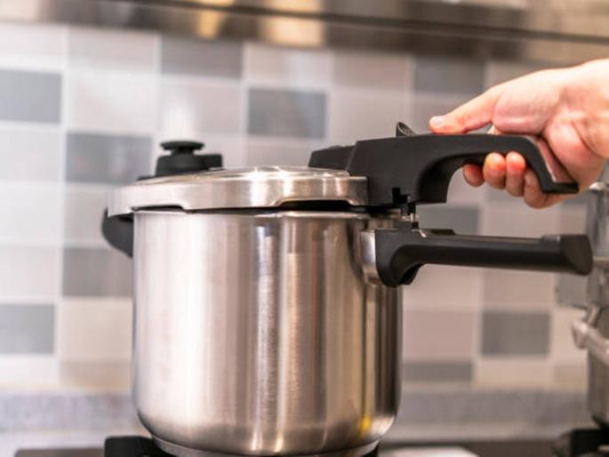 Husband beats wife with pressure cooker lid, case in police | पतीकडून पत्नीला प्रेशर कुकरच्या झाकणाने मारहाण, प्रकरण पोलिसांत Husband beats wife with pressure cooker lid, case in police | पतीकडून पत्नीला प्रेशर कुकरच्या झाकणाने मारहाण, प्रकरण पोलिसांत