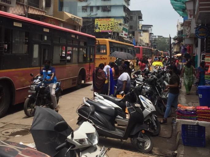 Thanekars trampled on Corona restrictions, crowds in the market, traffic jams | ठाणेकरांनी कोरोनाचे निर्बंध पायदळी तुडवले, मार्केटमध्ये गर्दी, वाहतुकीची कोंडी