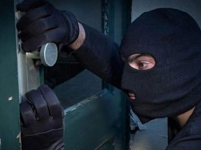 The police chased for 12 km, but still the robbers escaped | पोलिसांनी केला १२ किमी पाठलाग, पण तरीही दरोडेखोर निसटले