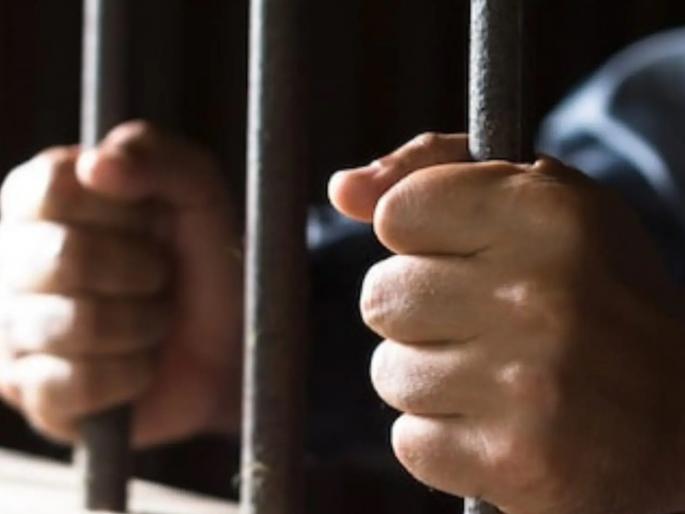 The accused in the crime of molestation escaped from the police station itself | विनयभंगाच्या गुन्ह्यातील आरोपी पोलीस ठाण्यातूनच पसार, उडाली दाणादाण The accused in the crime of molestation escaped from the police station itself | विनयभंगाच्या गुन्ह्यातील आरोपी पोलीस ठाण्यातूनच पसार, उडाली दाणादाण