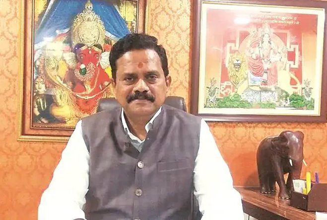 Thane Municipal Corporation's blow to Rajan Vikhare | राजन विचारे यांना ठाणे महापालिकेचा दणका, शिंदे-ठाकरे वाद उफाळला Thane Municipal Corporation's blow to Rajan Vikhare | राजन विचारे यांना ठाणे महापालिकेचा दणका, शिंदे-ठाकरे वाद उफाळला