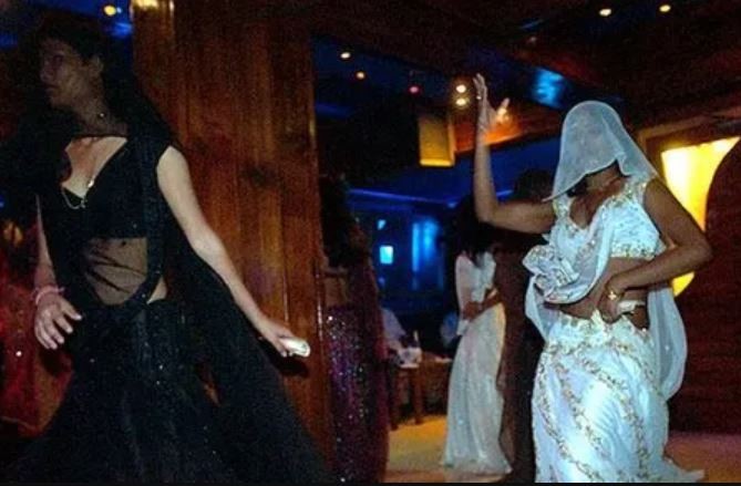 Police arrested 12 people in an obscene dance behind an orchestra bar in mira road mumbai | ऑर्केस्ट्रा बारच्या आड अश्लील नाच, पोलिसांच्या धाडीत १२ जणांना पकडले Police arrested 12 people in an obscene dance behind an orchestra bar in mira road mumbai | ऑर्केस्ट्रा बारच्या आड अश्लील नाच, पोलिसांच्या धाडीत १२ जणांना पकडले