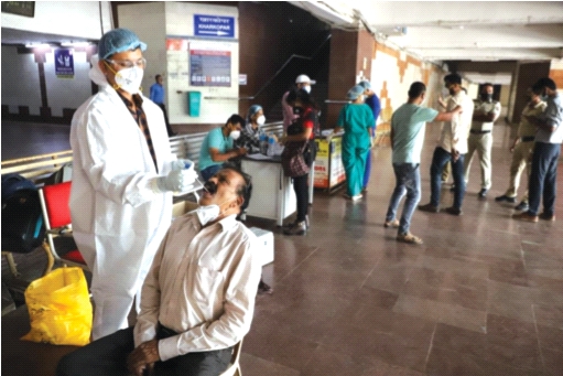 The corona at the railway station became a test center | रेल्वे स्टेशनवर कोरोना चाचणी केंद्र झाले सुरू The corona at the railway station became a test center | रेल्वे स्टेशनवर कोरोना चाचणी केंद्र झाले सुरू