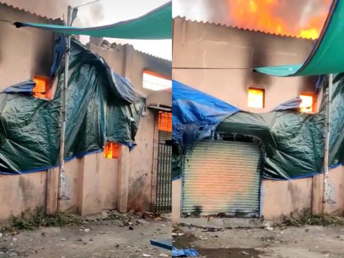 Fire News: Jeans pants factory fire, millions of clothes and machines burnt ulhasnagar | Fire News: जीन्स पॅन्ट कारखान्याला आग, लाखोंचे कपडे अन् मशीन जळून खाक Fire News: Jeans pants factory fire, millions of clothes and machines burnt ulhasnagar | Fire News: जीन्स पॅन्ट कारखान्याला आग, लाखोंचे कपडे अन् मशीन जळून खाक