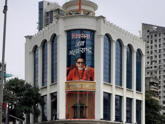 The district chief will receive a green pass for admission to the ministry; Shiv Sena to set up an independent system | मंत्रालय प्रवेशासाठी जिल्हाप्रमुखांना मिळणार ग्रीन पास; सेनाभवनात उभारणार स्वतंत्र यंत्रणा The district chief will receive a green pass for admission to the ministry; Shiv Sena to set up an independent system | मंत्रालय प्रवेशासाठी जिल्हाप्रमुखांना मिळणार ग्रीन पास; सेनाभवनात उभारणार स्वतंत्र यंत्रणा