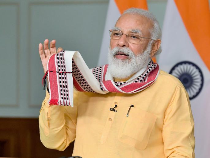 PM Modi meets new friend due to lockdown, shared video, peacock | नव्या मित्रासोबत मोदींचा व्हिडिओ, विरोधकांना संकेत तर देत नाहीत ना 'Once मोर' PM Modi meets new friend due to lockdown, shared video, peacock | नव्या मित्रासोबत मोदींचा व्हिडिओ, विरोधकांना संकेत तर देत नाहीत ना 'Once मोर'