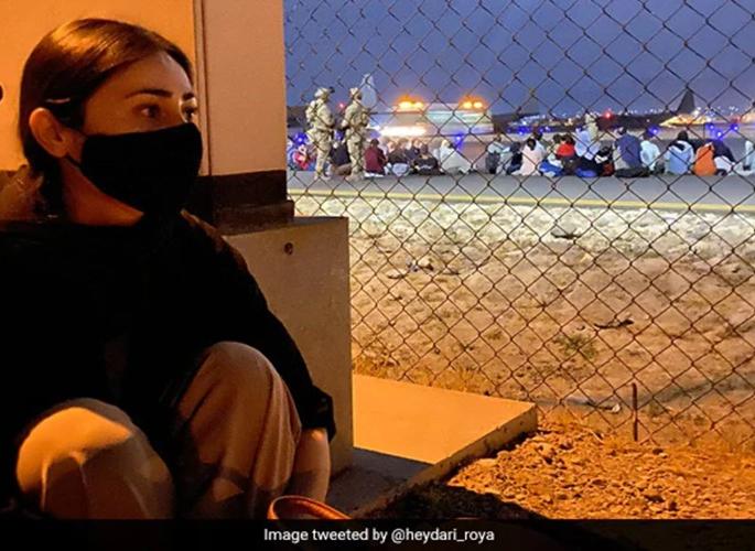 Kabul Airport : Goodbye Afghanistan ... Emotional post by director Roya Haidari while leaving the country | Kabul Airport : गुडबाय अफगाणिस्तान... देश सोडताना दिग्दर्शक रोया हैदरीची भावुक पोस्ट