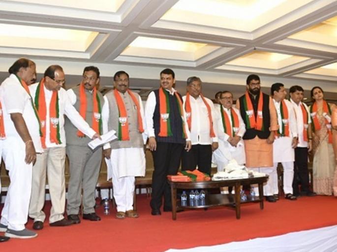 Ayaram's in trouble for promise of Legislative Council | विधान परिषदेच्या आश्वासनावर भाजपवासी झालेल्या आयारामांची कारकिर्द पणाला ! Ayaram's in trouble for promise of Legislative Council | विधान परिषदेच्या आश्वासनावर भाजपवासी झालेल्या आयारामांची कारकिर्द पणाला !