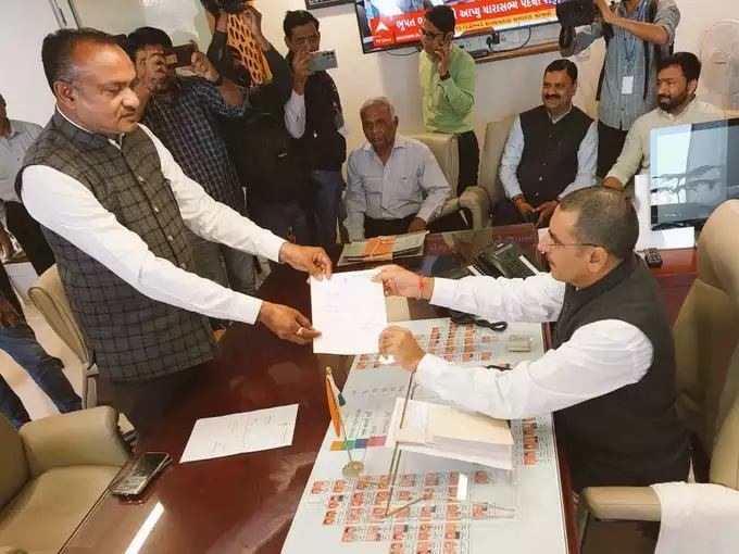 A twist within a year; 'AAP' MLA Bhupat Bhayani resigns in Gujarat, joins BJP | एका वर्षातच ट्विस्ट; गुजरातमध्ये आमदाराचा तडकाफडकी राजीनामा, भाजपात प्रवेश A twist within a year; 'AAP' MLA Bhupat Bhayani resigns in Gujarat, joins BJP | एका वर्षातच ट्विस्ट; गुजरातमध्ये आमदाराचा तडकाफडकी राजीनामा, भाजपात प्रवेश