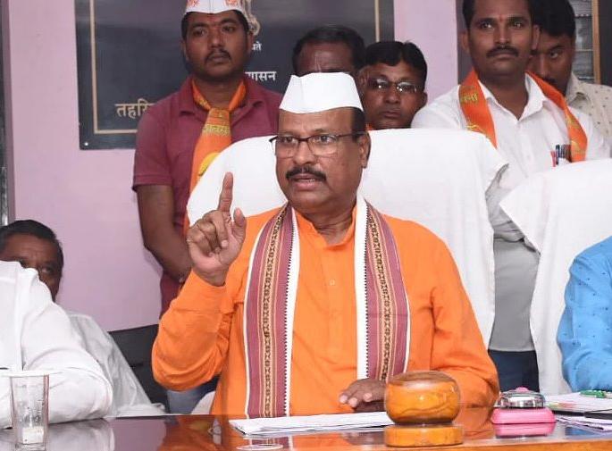 My son is doing LLB but his name in TET scam? Minister Abdul Sattar's question after taking oath | Abdul Sattar: माझा मुलगा LLB करतोय तरी त्याचं नाव TET घोटाळ्यात? मंत्री सत्तार यांचा सवाल My son is doing LLB but his name in TET scam? Minister Abdul Sattar's question after taking oath | Abdul Sattar: माझा मुलगा LLB करतोय तरी त्याचं नाव TET घोटाळ्यात? मंत्री सत्तार यांचा सवाल