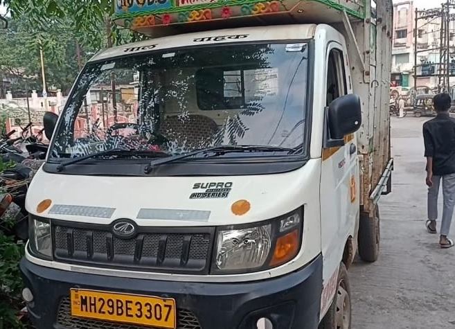 Cruelty transportation of animals, vehicle with five animals seized in buldhana khamgaon | जनावरांची निर्दयतेने वाहतूक; पाच जनावरांसह वाहन ताब्यात