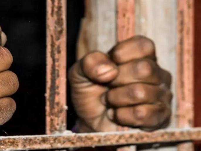 The man who stole the ring of a 75-year-old man was arrested from Jalgaon | ७५ वर्षीय वृद्धाची अंगठी चोरणाऱ्यास जळगावमधून अटक