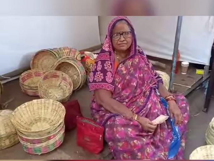Mother of Shinde group MLA sells 'toplam, soup-durdi' during Mahakali yatra in chandrapur kishor jorgewar MLA | शिंदे गटातील आमदाराच्या मातोश्री विकतायंत 'टोपलं, सूप-दुर्डी'; म्हणे गावच्या यात्रेत होते जादा विक्री Mother of Shinde group MLA sells 'toplam, soup-durdi' during Mahakali yatra in chandrapur kishor jorgewar MLA | शिंदे गटातील आमदाराच्या मातोश्री विकतायंत 'टोपलं, सूप-दुर्डी'; म्हणे गावच्या यात्रेत होते जादा विक्री