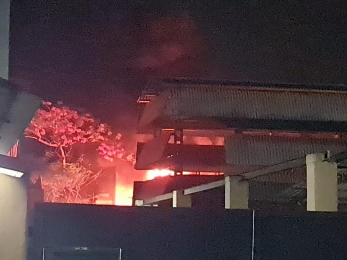 Fire breaks out at Morli MID in Ambernath | अंबरनाथच्या मोरीवली एमआयडीसीत वायूगळती अन् रासायनिक कंपनीला भीषण आग Fire breaks out at Morli MID in Ambernath | अंबरनाथच्या मोरीवली एमआयडीसीत वायूगळती अन् रासायनिक कंपनीला भीषण आग