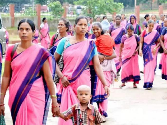 Salaries of Anganwadi employees have been stopped since March | अंगणवाडी कर्मचाऱ्यांचे मार्चपासून मानधन रखडले; कुटुंबाची आर्थिक कोंडी Salaries of Anganwadi employees have been stopped since March | अंगणवाडी कर्मचाऱ्यांचे मार्चपासून मानधन रखडले; कुटुंबाची आर्थिक कोंडी