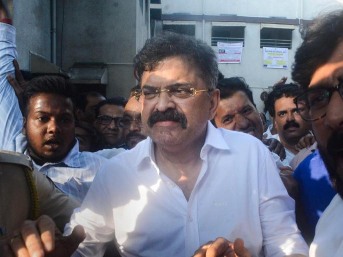 Sharad Pawar's house was broken by thugs; The same Khandoji skull, Suryaji Pisal | शरद पवार यांचे घर तटकरेंनी फोडले; आव्हाडांचा आरोप, राष्ट्रवादीचाही पलटवार Sharad Pawar's house was broken by thugs; The same Khandoji skull, Suryaji Pisal | शरद पवार यांचे घर तटकरेंनी फोडले; आव्हाडांचा आरोप, राष्ट्रवादीचाही पलटवार