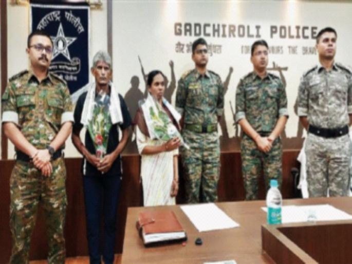 Surrender of two extremist Naxalites, the reward was 12 lakhs | दोन जहाल नक्षलवाद्यांचे आत्मसमर्पण, १२ लाखांचे होते इनाम Surrender of two extremist Naxalites, the reward was 12 lakhs | दोन जहाल नक्षलवाद्यांचे आत्मसमर्पण, १२ लाखांचे होते इनाम