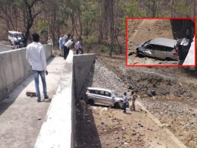 Car crashes off bridge; 5 severe with 6-month-old chimpanzee in vardha in arviee | पुलावरुन कोसळली कार; 6 महिन्याच्या चिमुकल्यासह 5 गंभीर Car crashes off bridge; 5 severe with 6-month-old chimpanzee in vardha in arviee | पुलावरुन कोसळली कार; 6 महिन्याच्या चिमुकल्यासह 5 गंभीर