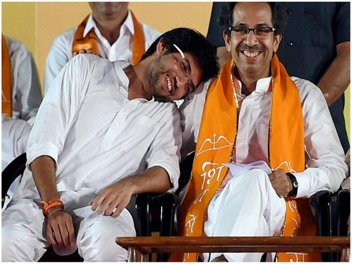 Moving along with 'Good News'; Uddhav Thackeray's answer | Maharashtra CM: 'गुड न्यूज' सोबत घेऊनच फिरतो; उद्धव ठाकरेंचे हजरजबाबी उत्तर Moving along with 'Good News'; Uddhav Thackeray's answer | Maharashtra CM: 'गुड न्यूज' सोबत घेऊनच फिरतो; उद्धव ठाकरेंचे हजरजबाबी उत्तर