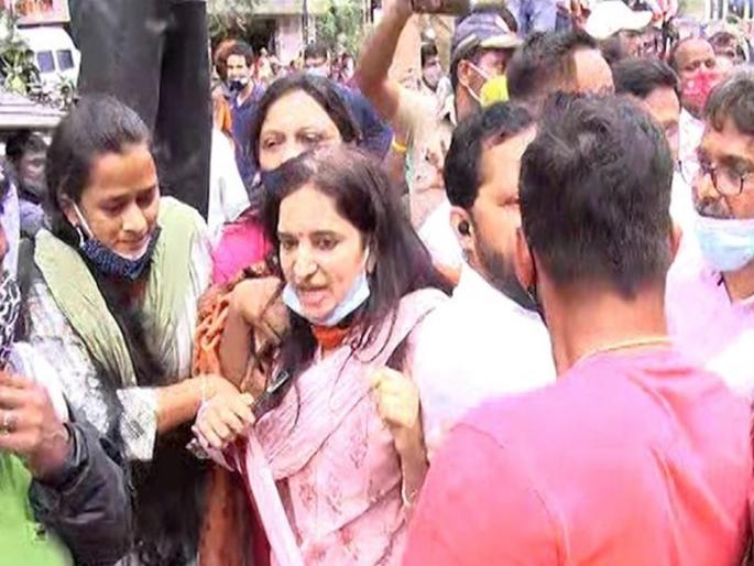 Crime against 7 persons including former mayor of shivsena, shradha jadhav in mahim | मुंबईतील सेना भवनाजवळ राडा, शिवसेनेच्या माजी महापौरांसह 7 जणांवर गुन्हा Crime against 7 persons including former mayor of shivsena, shradha jadhav in mahim | मुंबईतील सेना भवनाजवळ राडा, शिवसेनेच्या माजी महापौरांसह 7 जणांवर गुन्हा