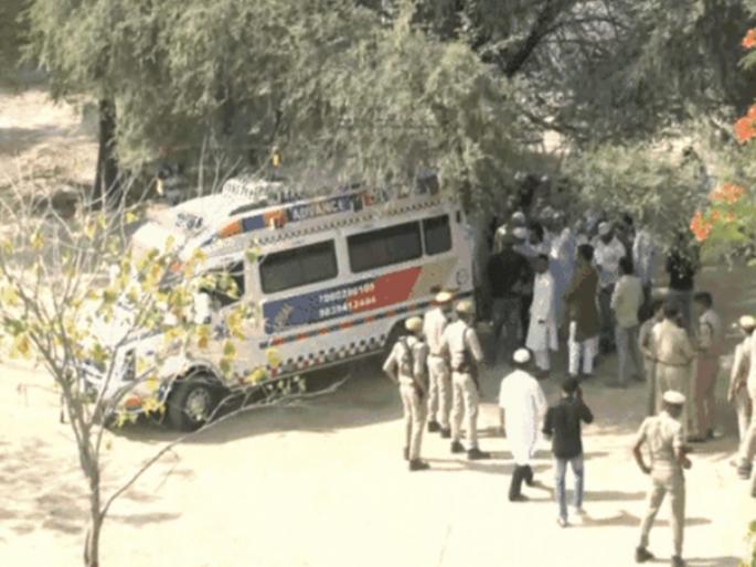 Drone shoot, tight police presence; Assad's funeral attended by only 25 relatives in prayagara | ड्रोन शूट, कडक पोलीस बंदोबस्त; केवळ २५ नातेवाईकांच्या उपस्थितीत असदचा दफनविधी Drone shoot, tight police presence; Assad's funeral attended by only 25 relatives in prayagara | ड्रोन शूट, कडक पोलीस बंदोबस्त; केवळ २५ नातेवाईकांच्या उपस्थितीत असदचा दफनविधी