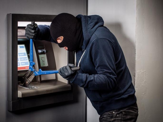 A well-educated thief broke into a bank ATM | बँकेचे एटीएम फोडणारा सुशिक्षित चोरटा गजाआड A well-educated thief broke into a bank ATM | बँकेचे एटीएम फोडणारा सुशिक्षित चोरटा गजाआड