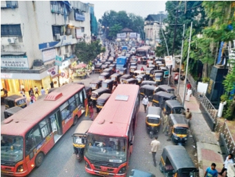 Extra fare charged from passengers during the Corona period | कोरोनाच्या काळात प्रवाशांकडून जादा भाडेवसुली Extra fare charged from passengers during the Corona period | कोरोनाच्या काळात प्रवाशांकडून जादा भाडेवसुली