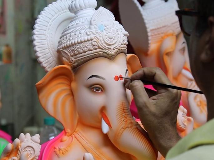 Will close the business once in a while, but will not make idols of POP in jalgaon | 85 वर्षांची परंपरा... एकवेळ व्यवसाय बंद करेल, पण पीओपीच्या मूर्ती बनविणार नाही Will close the business once in a while, but will not make idols of POP in jalgaon | 85 वर्षांची परंपरा... एकवेळ व्यवसाय बंद करेल, पण पीओपीच्या मूर्ती बनविणार नाही