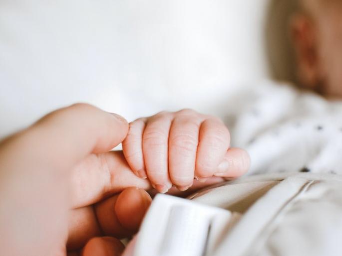 A pregnant child was sold for 60,000 and a newborn girl for 14,000 for intoxication in mumbai by parents | धक्कादायक! नशेसाठी पोटच्या मुलाला ६०, तर नवजात मुलीला १४ हजारांत विकले A pregnant child was sold for 60,000 and a newborn girl for 14,000 for intoxication in mumbai by parents | धक्कादायक! नशेसाठी पोटच्या मुलाला ६०, तर नवजात मुलीला १४ हजारांत विकले