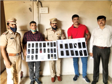 Accused arrested for seizing 34 stolen mobile phones | चोरीचे ३४ मोबाइल जप्त करत आरोपीला अटक Accused arrested for seizing 34 stolen mobile phones | चोरीचे ३४ मोबाइल जप्त करत आरोपीला अटक