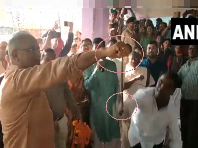 ... therefore endured pain, almost a whipping on the hands of the Chief Minister bhupendra baghel in laxmipujan chhattisgarh | Video: ... म्हणून वेदना सहन केल्या, चक्क मुख्यमंत्र्यांच्या हातावर चाबकाचे फटके ... therefore endured pain, almost a whipping on the hands of the Chief Minister bhupendra baghel in laxmipujan chhattisgarh | Video: ... म्हणून वेदना सहन केल्या, चक्क मुख्यमंत्र्यांच्या हातावर चाबकाचे फटके