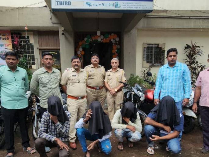 Motorcycle thieves arrested in Bhiwandi; 16 bikes seized | भिवंडीत मोटार सायकल चोरट्यांना अटक; १६ दुचाकी जप्त Motorcycle thieves arrested in Bhiwandi; 16 bikes seized | भिवंडीत मोटार सायकल चोरट्यांना अटक; १६ दुचाकी जप्त