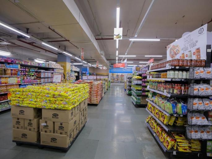 Imposing Rs 10 extra on police bill, fine of Rs 35,000 on mall of big bazar in solapur | पोलिसाच्या बिलात जास्तीचे १० रुपये लावले, मॉलला ३५ हजाराचा दंड Imposing Rs 10 extra on police bill, fine of Rs 35,000 on mall of big bazar in solapur | पोलिसाच्या बिलात जास्तीचे १० रुपये लावले, मॉलला ३५ हजाराचा दंड