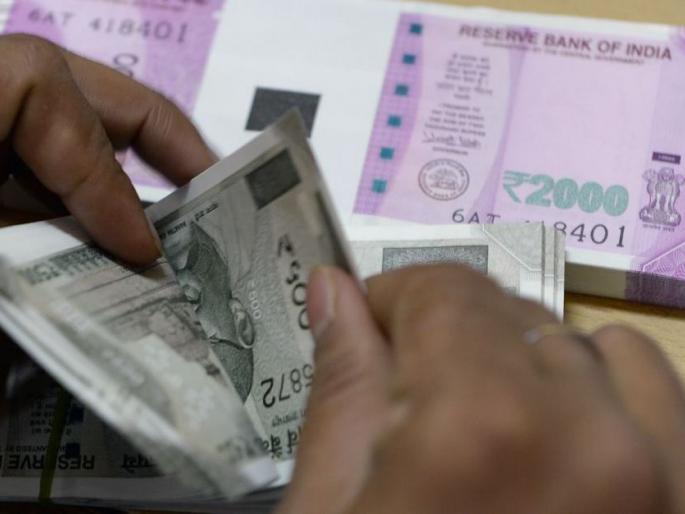 Why are banks stingy in paying interest on savings account amount? banking field | वाचनीय लेख - बचत खात्यातील रकमेवर व्याज देताना बँकांची कंजुषी का?