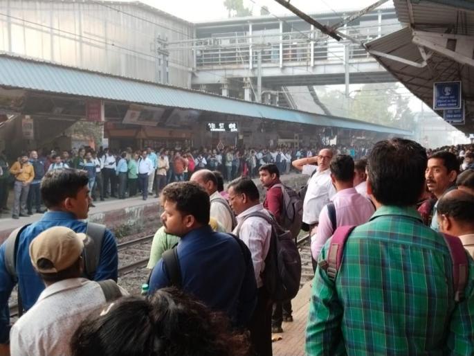 Signal failure on Titwala-Ambivali route; Mumbai local commuters hit on station of kalyan | टिटवाळा-आंबिवली मार्गावर सिग्नल फेल; मुंबईतील लोकल प्रवाशांना फटका Signal failure on Titwala-Ambivali route; Mumbai local commuters hit on station of kalyan | टिटवाळा-आंबिवली मार्गावर सिग्नल फेल; मुंबईतील लोकल प्रवाशांना फटका