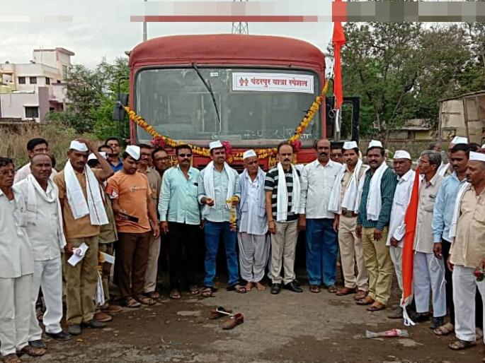 Lalpari got rid of Pandhari this year, double the income jalgaon msrtc on pandharichi wari | लालपरीला यंदा पंढरीचा विठूराया पावला, वारीमुळे उत्पन्नात दुपटीने वाढ
