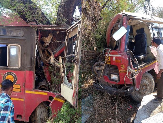 Bus hits a tree in Pathardi Ghat, 11 injured in horrific accident | पाथर्डीच्या घाटात झाडावर आदळली बस, भीषण अपघातात ११ जखमी  Bus hits a tree in Pathardi Ghat, 11 injured in horrific accident | पाथर्डीच्या घाटात झाडावर आदळली बस, भीषण अपघातात ११ जखमी